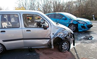 Die beiden Autos stießen auf der L 770 in Höhe Schmalge frontal zusammen. - Polizei Minden-Lübbecke