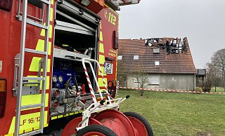 Vom Dachstuhl ist nur wenig übrig geblieben. Vermutlich, weil eine Lampe umgekippt war. - Felix Eisele