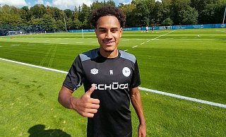 Thaddäus Momuluh ist zurück auf dem Trainingsgelände des DSC Arminia Bielefeld. - Gregor Winkler