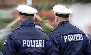 Die Polizei sucht nach zwei Verdächtigen. - David Schellenberg