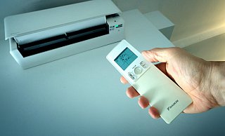 Eine Klimaanlage kühlt die Wohnung schnell, ist aber teuer und verlangt eine Installation vom Fachbetrieb. - Andreas Frücht Eine Klimaanlage kühlt die Wohnung schnell, ist aber teuer und verlangt eine Installation vom Fachbetrieb. - Andreas Frücht