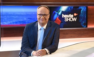 Oliver Welke, Moderator der "heute-show". - ZDF und Sascha Baumann