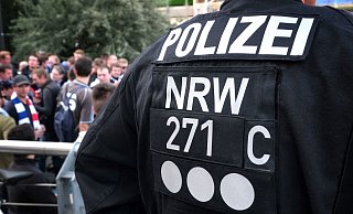 Die Polizei musste in der Nacht an der Rolandstraße Randalierer zur Räson bringen. - Symbolfoto: Andreas Frücht