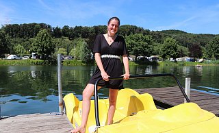 Melina Assmann (22) hat ihre Jugend am Badesee in Vlotho verbracht. Sie kommt immer wieder gerne her: "Es ist immer wie ein kleiner Urlaub." - Susanne Barth