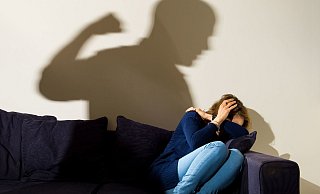 Die Polizei wurde zu einem Fall von häuslicher Gewalt gerufen. - picture alliance/empics (Symbolbild)