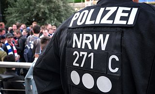 Rund um das Spitzenspiel Arminia gegen Stuttgart musste die Polizei zweimal gegen Fans vorgehen. - Symbolfoto: Andreas Frücht