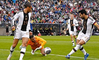Leitete mit seinem Tor die Aufholjagd der DFB-Elf ein: Ilkay Gündogan (r). - Jessica Hill/AP/dpa