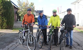 Vereinsgründer: Kurt Begemann (v.l.), Georg Hofemann, Klaus Schroeder und Ernst Beimel. Sie wollen sich für bessere Bedingungen für Radfahrer einsetzen. - Dirk Windmöller