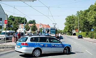 An der Stadtbahnhaltestelle Bethel ist ein blinder Mann angegriffen und schwer verletzt worden. Die Polizei ermittelt. - Symbolfoto: Christian Mathiesen