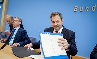 Finanzminister Klingbeil stellt seine Etatpläne in Berlin vor. - Kay Nietfeld/dpa
