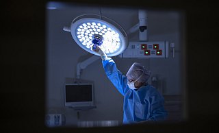 In Westfalen-Lippe bieten 99 Kliniken den Einsatz künstlicher Hüftgelenke an. Überdurchschnittliche Qualität bieten jedoch nach Angaben der AOK nur 13. - picture alliance/KEYSTONE