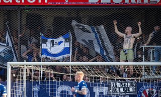 1.600 Fans von Arminia Bielefeld hatten sich im Gästeblock der Sportclub-Arena gedrängt. - Sarah Jonek