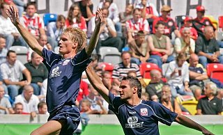 Unvergessen: Das Tor beim 3:0-Sieg gegen Düsseldorf machte Kaminski (l.) 2006 zum ersten Torschützen für Rot Weiss Ahlen. - Facebook RW Ahlen