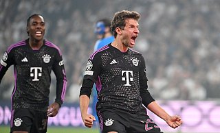 Bayerns Thomas Müller (r) will dem Nationalteam «Würze» geben. - Sven Hoppe/dpa