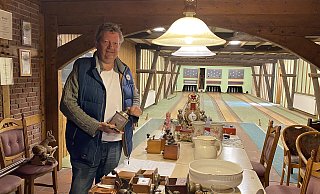 Die Modernisierung des Alten Bauernhaus in Marienfeld schreitet voran. Hotelier Arno Knobbe will seinen Hotelgästen und Besuchern ab Mitte August ein durchsaniertes Landgasthaus, das eine lange Tradition aufweist, präsentieren. - Gabriele Grund