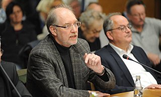 Heinrich Stenau, Fraktionsvorsitzender der Grünen, kritisierte im Rat die "Arroganz der Macht" - Joern Spreen-Ledebur