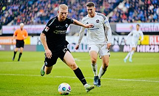 Auch SCP-Akteur Kai Klefisch (l.), hier im Duell gegen Nürnbergs Florian Flick, fand in den ersten 45 Minuten überhaupt nicht ins Spiel. - Besim Mazhiqi