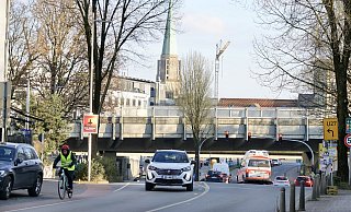 Die OWD-Brücke über die Stapenhorststraße muss überholt werden. Statt vier gibt es dann nur zwei Spuren. - Peter Unger