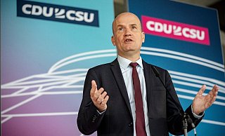 Ralph Brinkhaus, Vorsitzender der CDU/CSU Bundestagsfraktion, spricht bei einem Pressetermin vor Beginn der Sitzung der CDU/CSU Bundestagsfraktion. - Foto: Michael Kappeler/dpa