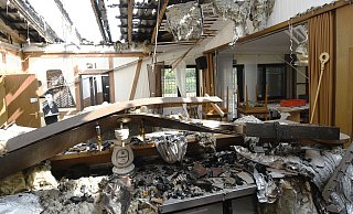 Völliges Chaos herrscht noch mehr als vier Monate nach dem Brand im Inneren des Vereinsheims. - Lena Henning