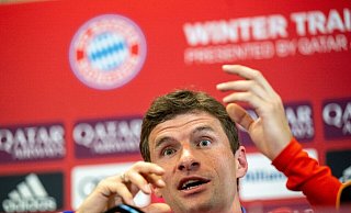 Bayern-Star Thomas Müller bei der Pressekonferenz in Doha. - Peter Kneffel/dpa
