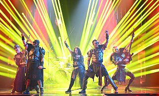 Mit einem Spektakel brachte die Mittelalter-Rockband Feuerschwanz die Juroren im deutschen ESC-Vorentscheid zum Rätseln. - -/ RTL+/dpa