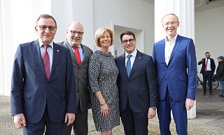 Kurt Nagel (v. l.), Steffen Kampeter, Kirstin Korte, Oliver Vogt und Detlef Beckschewe empfingen die Gäste in der Wandelhalle. - Nicole Sielermann