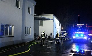 Die Gütersloher Feuerwehrleute waren mitten in der Nacht im Einsatz. - Andreas Eickhoff