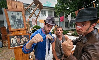 Hier wird geboxt: Die Compagnie Charlie wärmt sich schonmal für den bevorstehenden Boxkampf auf. - Andreas Zobe