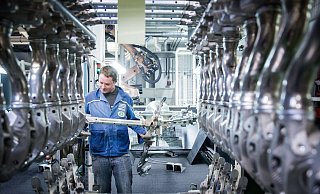 Blick in die Benteler-Fabrik in Schwandorf: In mehr als 70 Autozuliefer-Werken in aller Welt beschäftigt der Benteler-Konzern rund 26.000 seiner konzernweit 28.500 Mitarbeiter. - Markus J. Feger Blick in die Benteler-Fabrik in Schwandorf: In mehr als 70 Autozuliefer-Werken in aller Welt beschäftigt der Benteler-Konzern rund 26.000 seiner konzernweit 28.500 Mitarbeiter. - Markus J. Feger