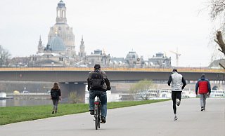 Am meisten ärgern sich die Deutschen einer Umfrage zur Lebenszufriedenheit zufolge darüber, dass die Corona-Krise ihr Freizeitverhalten so stark einschränkt. - Foto: Sebastian Kahnert/dpa-Zentralbild/dpa