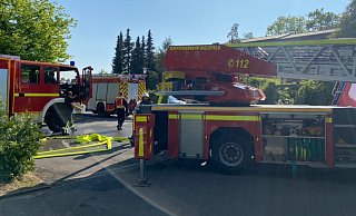 Die Feuerwehr war mit mehreren Fahrzeugen ausgerückt. - Charlotte Mahncke
