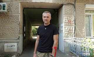 Der verwundete ukrainische Soldat Kostjantyn Tschekalkyn in Kiew. Er durchläuft hier Reha-Maßnahmen in einem chirurgischen Krankenhaus. - Friedemann Kohler/dpa
