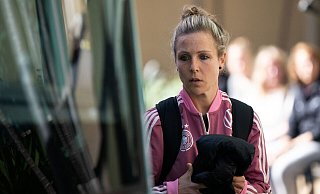 Vor dem Nations-League-Spiel der deutschen Frauennationalmannschaft sah sich Svenja Huth im Netz homophoben Hasskomentaren ausgesetzt. - Sebastian Gollnow/dpa