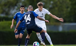Im Entscheidungsspiel des Verbandspokals um die DFB-Pokal-Teilnahme zogen Lukas Kunze und Co. gegen den SC Wiedenbrück (hier mit Saban Kaptan) mit 0:4 den Kürzeren. - Noah Wedel