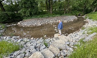Der Naturspielplatz Grüne Mühle in Höxter überzeugt mit vielen Attraktionen am und neben dem Wasser der Schelpe. (Archivfoto) - Ralf Mischer