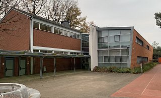 Die Mühlenschule befindet sich im östlichen Hövelhofer Gemeindegebiet an der Sennestraße. - Jens Reddeker Die Mühlenschule befindet sich im östlichen Hövelhofer Gemeindegebiet an der Sennestraße. - Jens Reddeker