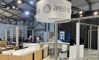Auch rund um die Innovation Area muss noch geschraubt und aufgebaut werden. - Dirk Windmöller