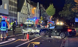 Auf der Heeper Straße kam es am Abend zu dem Unfall. Gegen 19.30 Uhr krachte es. - Paul Brinkmann