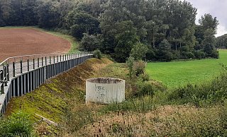 Das Hochwasserrückhaltebecken an der Hörler Straße bietet nach Ansicht der Experten für den Ortskern kaum Schutz. - Dieter Scholz