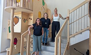Die Kita Taka-Tuka-Land soll zum Familienzentrum werden. Simone Holtmann (v. r.), Nadine Kerber und Silke Drömert haben die Zertifizierung auf den Weg gebracht. - Susanne Blersch