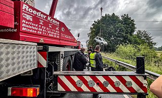 Ende Mai war eine Autofahrerin mit ihrem Nissan im Ortsteil Stedefreund in die Aa gefahren. Ein Mann aus Löhne befreite sie. War die Frau kurz zuvor möglicherweise am Steuer eingenickt? - Daniel Salmon