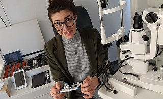 „Together for a better vision“, so lautet die Devise des Vereins, dessen Vize-Vorsitzende die Warburger Augenoptikerin Selina Knipping (28) ist. Sie wird in ein paar Wochen wieder nach Uganda fliegen, um mit ihrem Fachwissen zu helfen. Foto: Dieter Scholz - Dieter Scholz