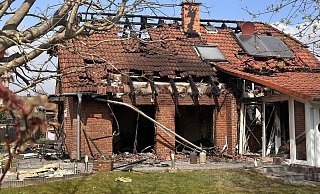 Das Einfamilienhaus in Minden nach der verheerenden Explosion: Ermittlungen zur Ursache laufen auf Hochtouren. MT-Foto: - Patrick Schwemling