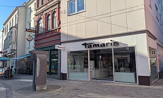 Tamaris hat Herford verlassen, das Geschäft im Gebäude links daneben steht auch leer. Die Schmuckgalerie ist vom Gehrenberg zurück ins Elsbach-Haus gezogen. - Susanne Blersch