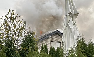 Im Dachgeschoss des betroffenen Hauses in der Paderborner Stadtheide hatte das Feuer durchgezündet. - Rajkumar Mukherjee