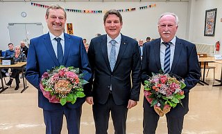 Bürgermeister Nicolas Aisch (Mitte) mit seinen Stellvertretern Rafael Weber und Hubertus Eikenberg. - Burkhard Battran