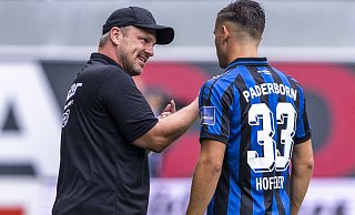 SCP-Coach Lukas Kwasniok könnte Marcel Hoffmeier, der gegen Rostock erstmals nur auf der Bank gesessen hatte, am Sonntag in die Startelf zurückbeordern. - picture alliance/dpa