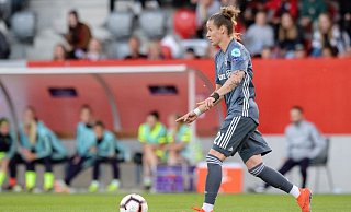 Spricht sich für eine Gleichbehandlung beim DFB aus: Ex-Nationalspielerin Simone Laudehr. - Matthias Balk/dpa