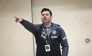 Fingerzeig: Trainer Dirk Elschner führt das junge TVI-Team. - Henrik Martinschledde